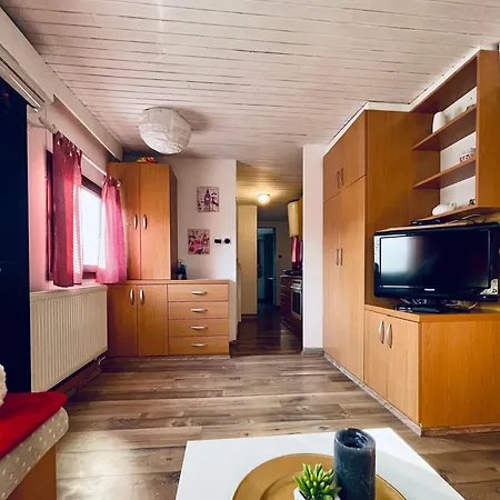 Lodge Honeydew Cottage In Camp Terme Catez