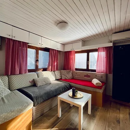 Lodge Honeydew Cottage In Camp Terme Catez *